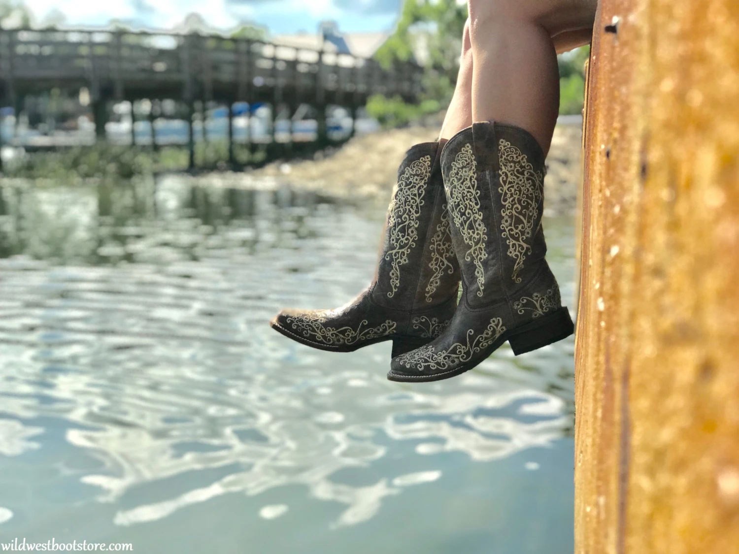 Corral Boots Corral Ladies Iconic Lisa Brown Crater Bone Embroidered Boots A2663 8 Corral Boots Corral Ladies Iconic Lisa Brown Crater Bone Embroidered Boots A2663 - Image 6